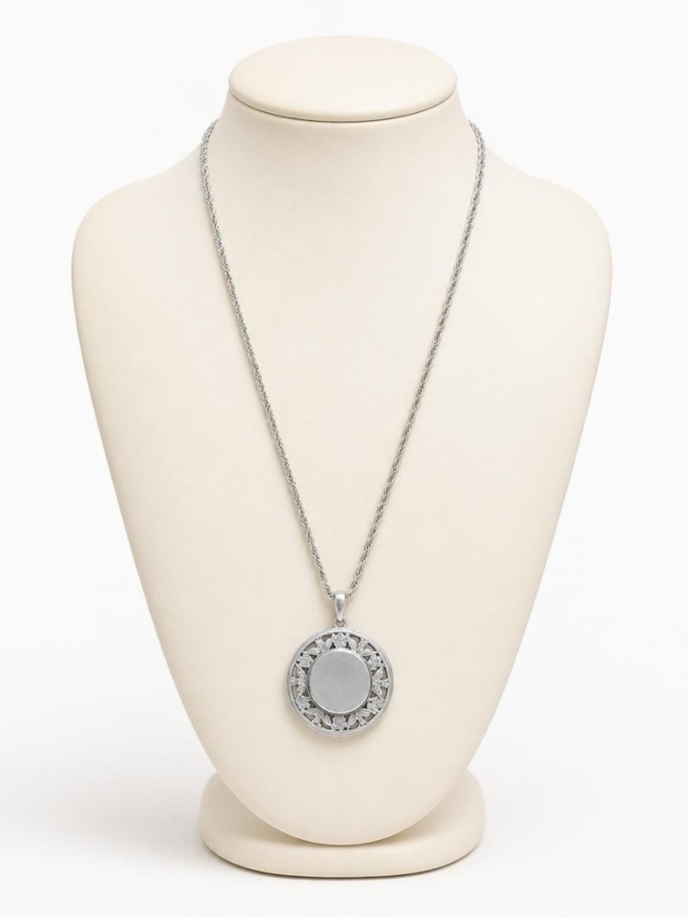 Silver Tone Filagree Medallion Necklace 22 inches
